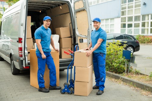Access and parking considerations for a moving van in Elephant and Castle