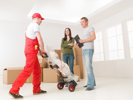 Commercial move logistics, packing, and loading in Elephant and Castle area